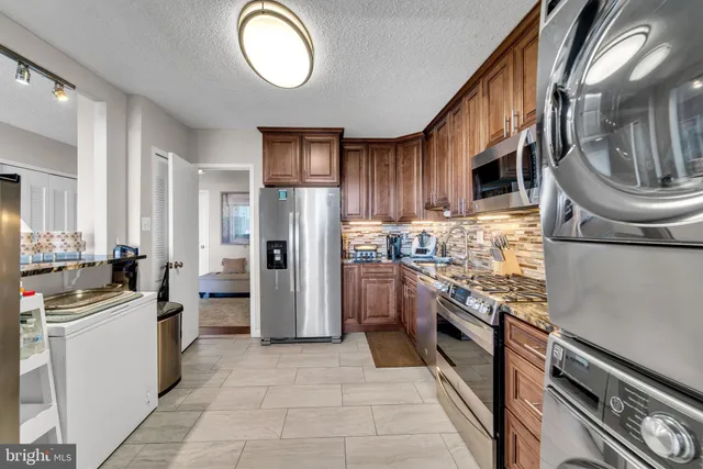 $415,000 | 3705 South George Mason Drive, Unit 1714S, Falls Church, VA 22041