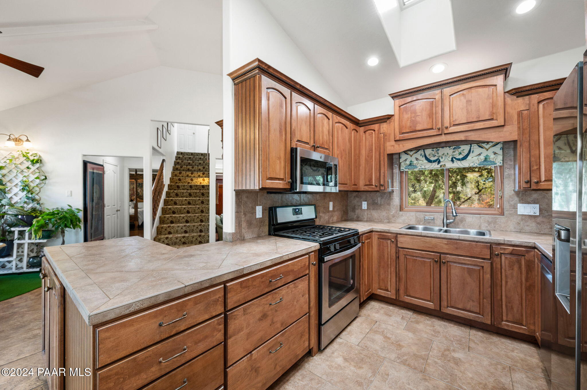 1975 Sidewinder Road Prescott, AZ 86305 - Photo 3 of 33 Open concept kitchen
