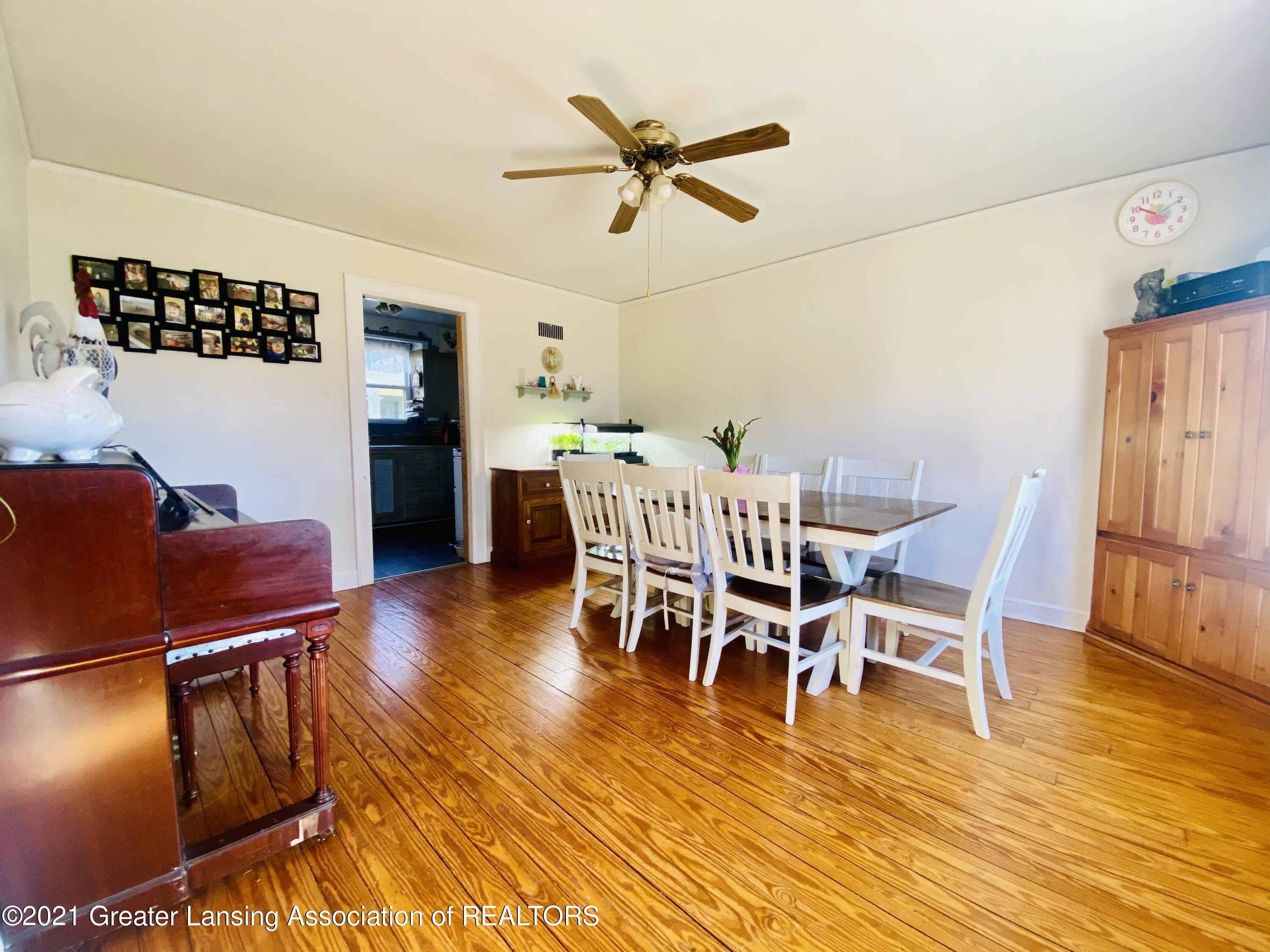 115 East Miller Road Lansing, MI 48911 - Photo 8 of 25 Dining room
