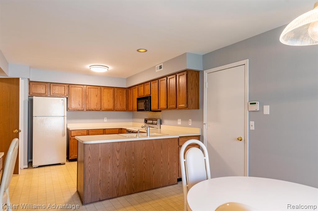 27730 Evergreen Road Lathrup Village, MI 48076 - Photo 12 of 31