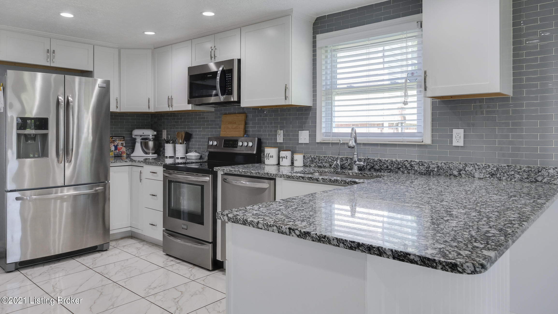 6304 Overton Road Louisville, KY 40228 - Photo 16 of 40 6304 Overton Rd-1014