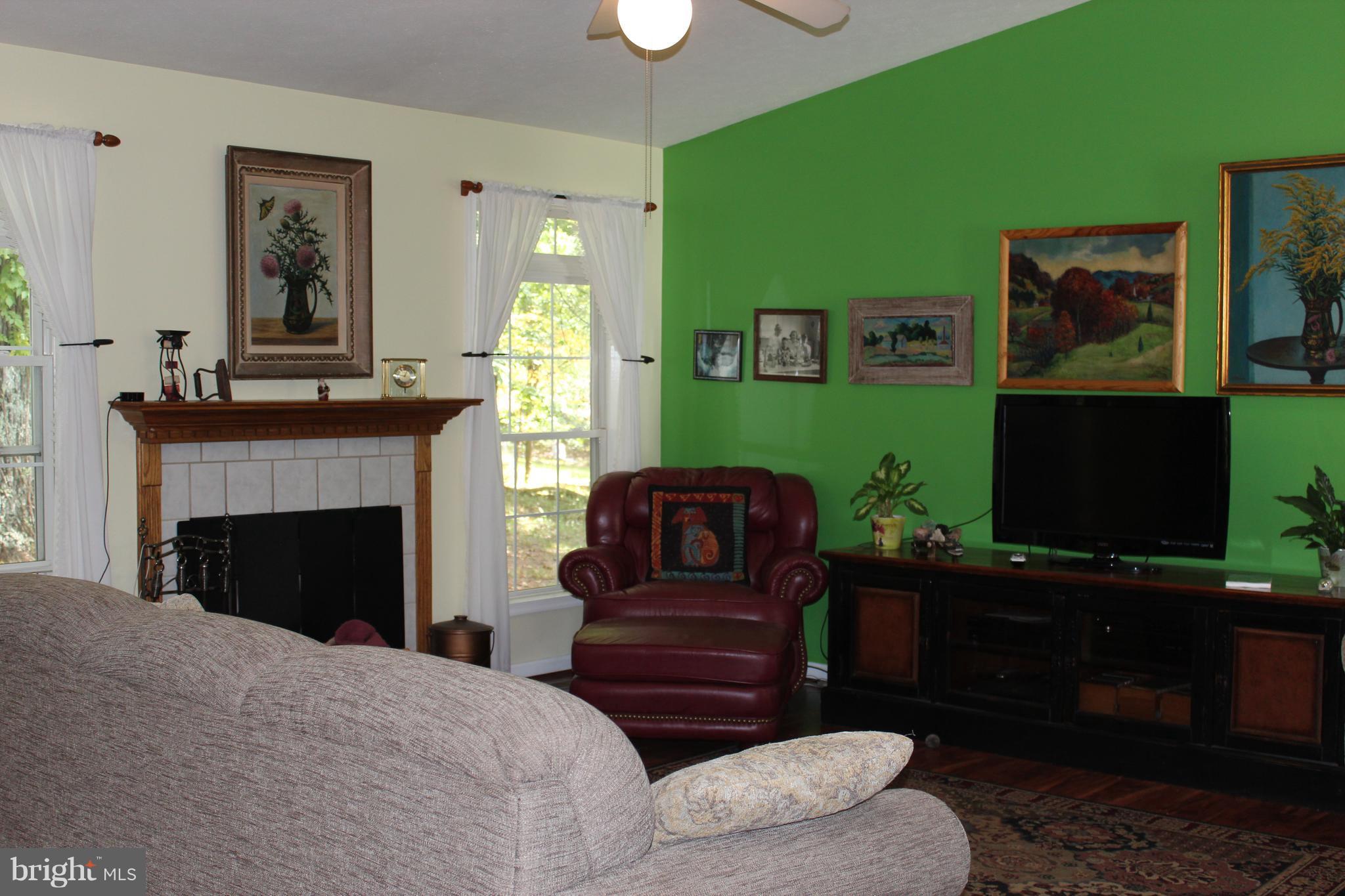 197 Greenfield Road Front Royal, VA 22630 - Photo 14 of 29 Living Room