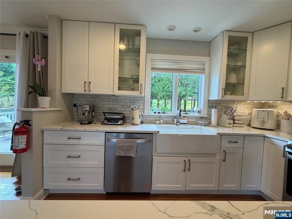31 Clinton Lane Wayne, NJ 07470 - Photo 11 of 38