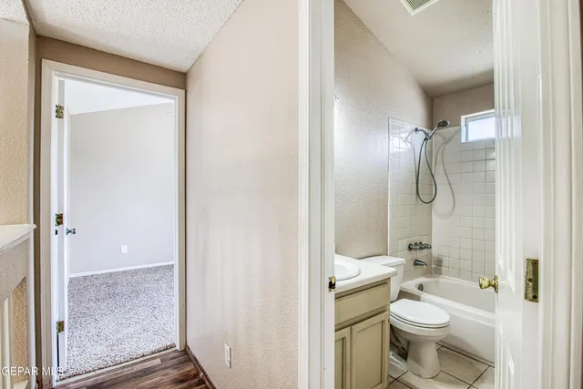a en suite bathroom with a double vanity sink and a mirror