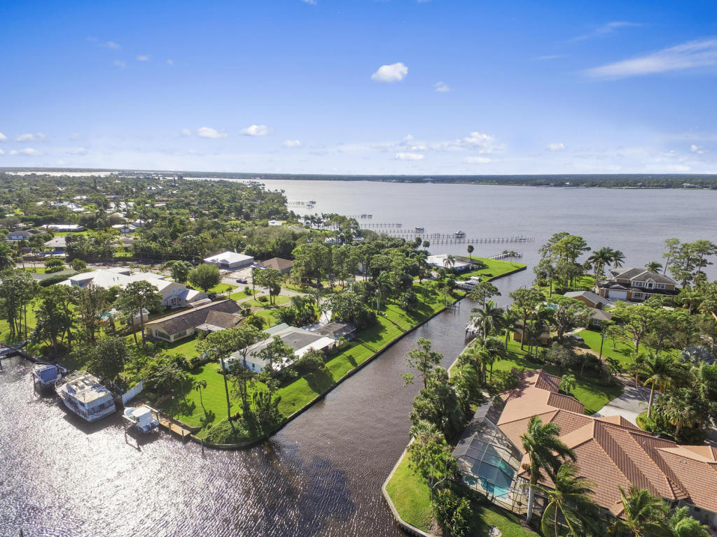 1964 Northwest Pine Tree Lane Stuart, FL 34994 - Photo 1 of 26 20180110014409686934000000-o