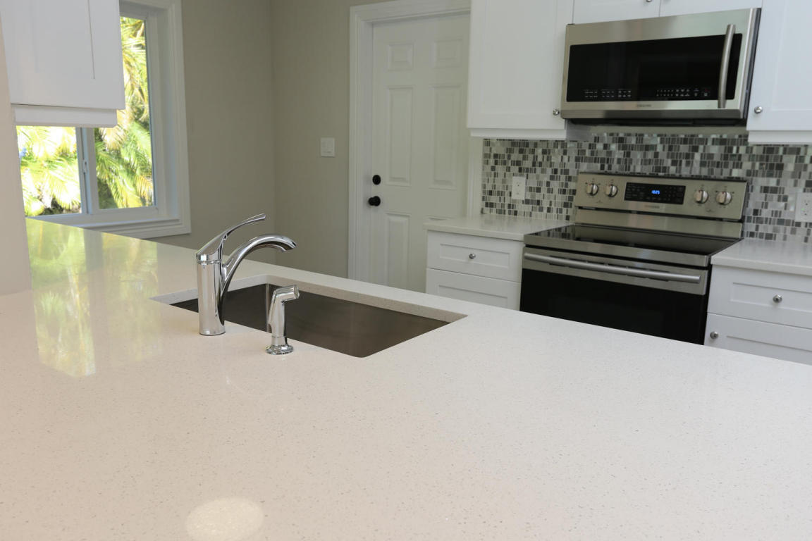 1964 Northwest Pine Tree Lane Stuart, FL 34994 - Photo 12 of 26 20180110014420018983000000-o