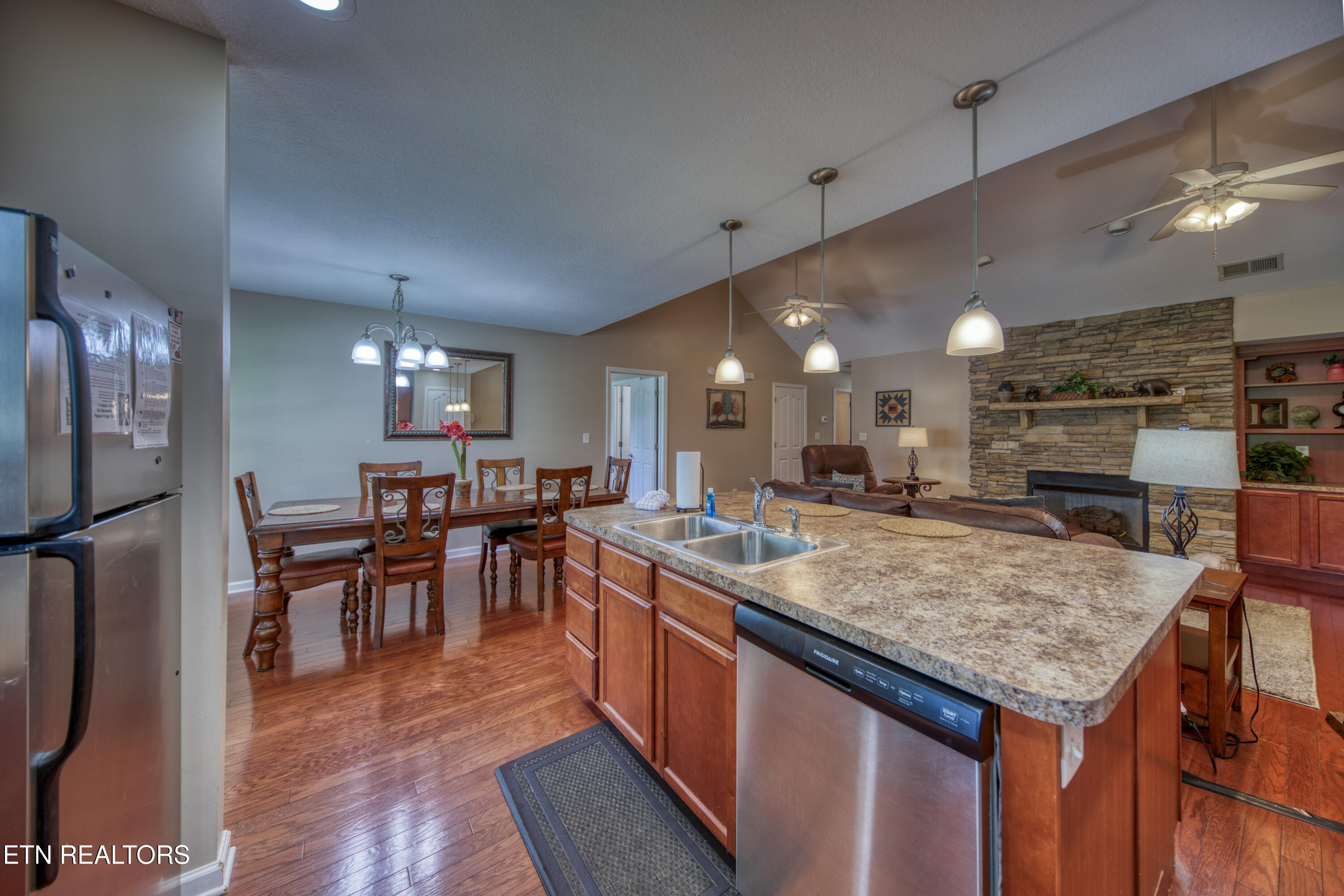 332 Meriwether Way Pigeon Forge, TN 37863 - Photo 4 of 26 0H3A8641_85
