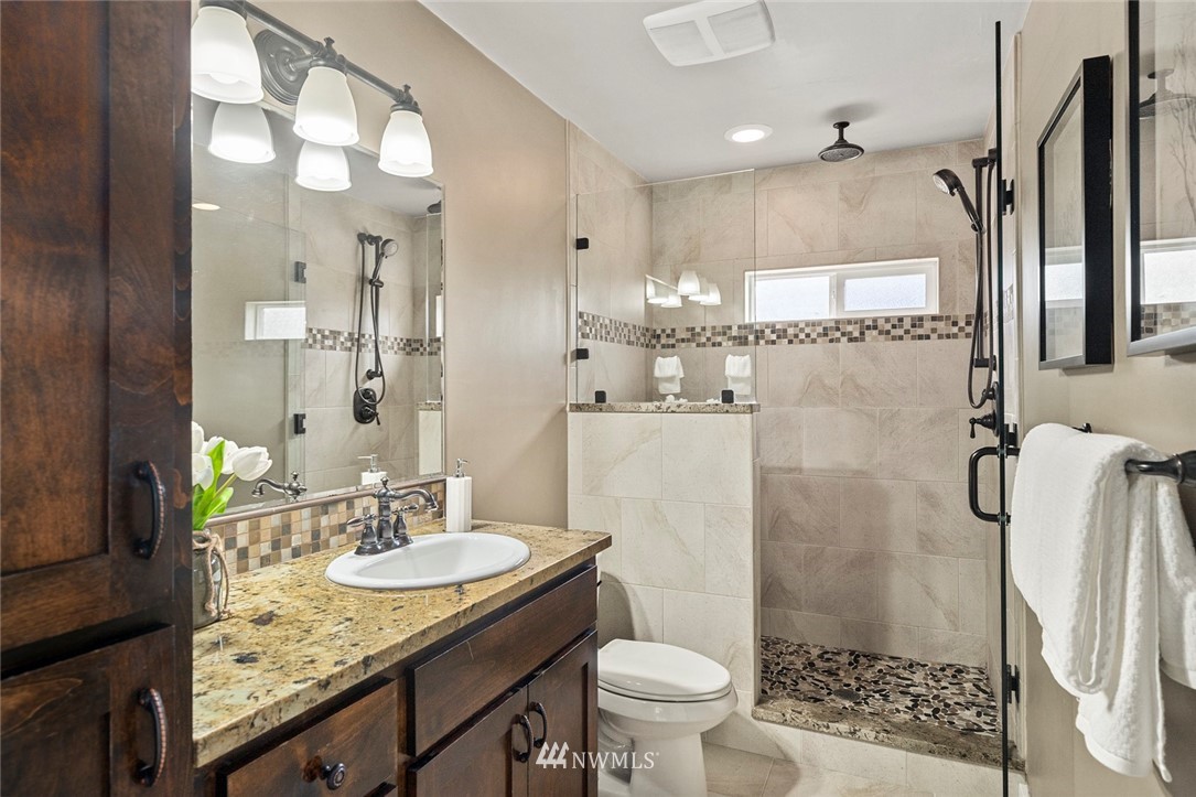 2020 Vine Road Brier, WA 98036 - Photo 11 of 34 Gallery Image 11