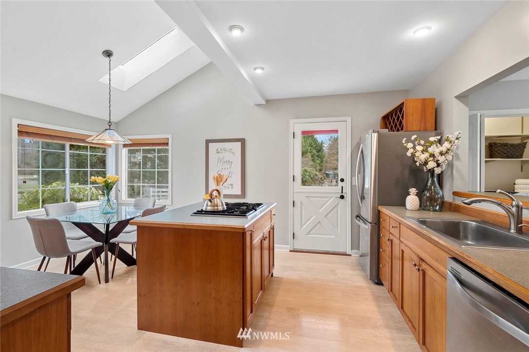 2020 Vine Road Brier, WA 98036 - Photo 12 of 34 Gallery Image 12