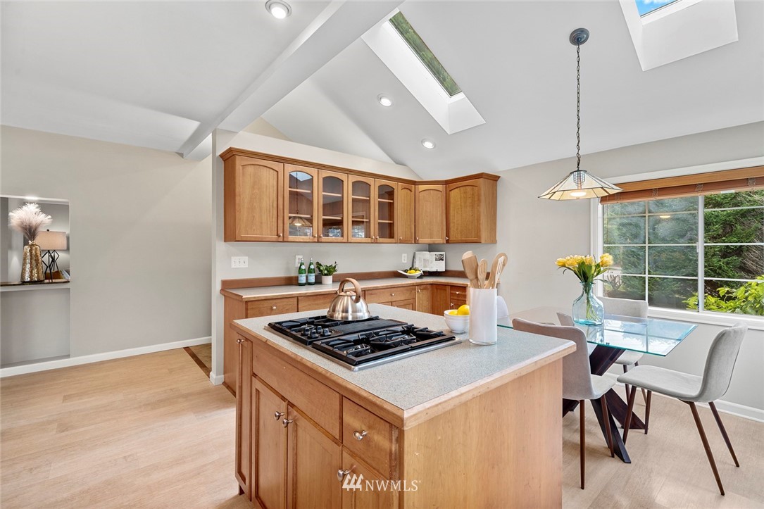 2020 Vine Road Brier, WA 98036 - Photo 14 of 34 Gallery Image 14