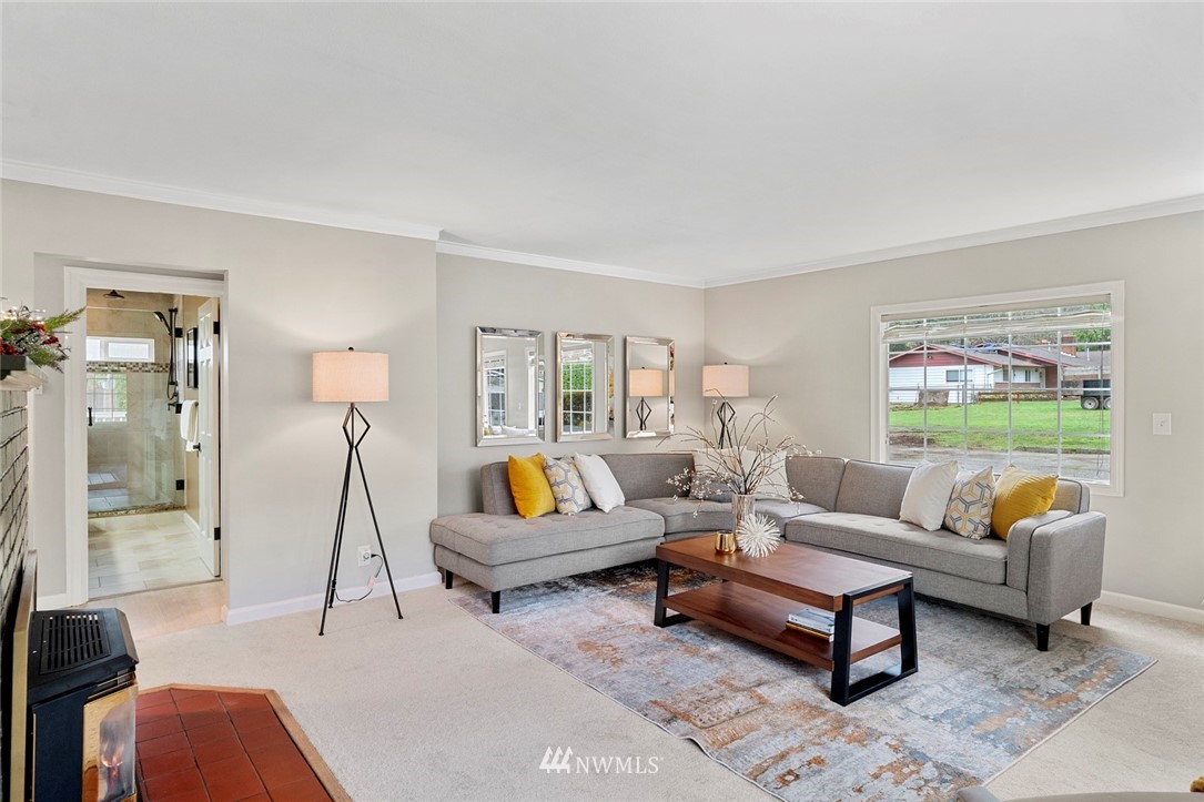 2020 Vine Road Brier, WA 98036 - Photo 8 of 34 Gallery Image 8