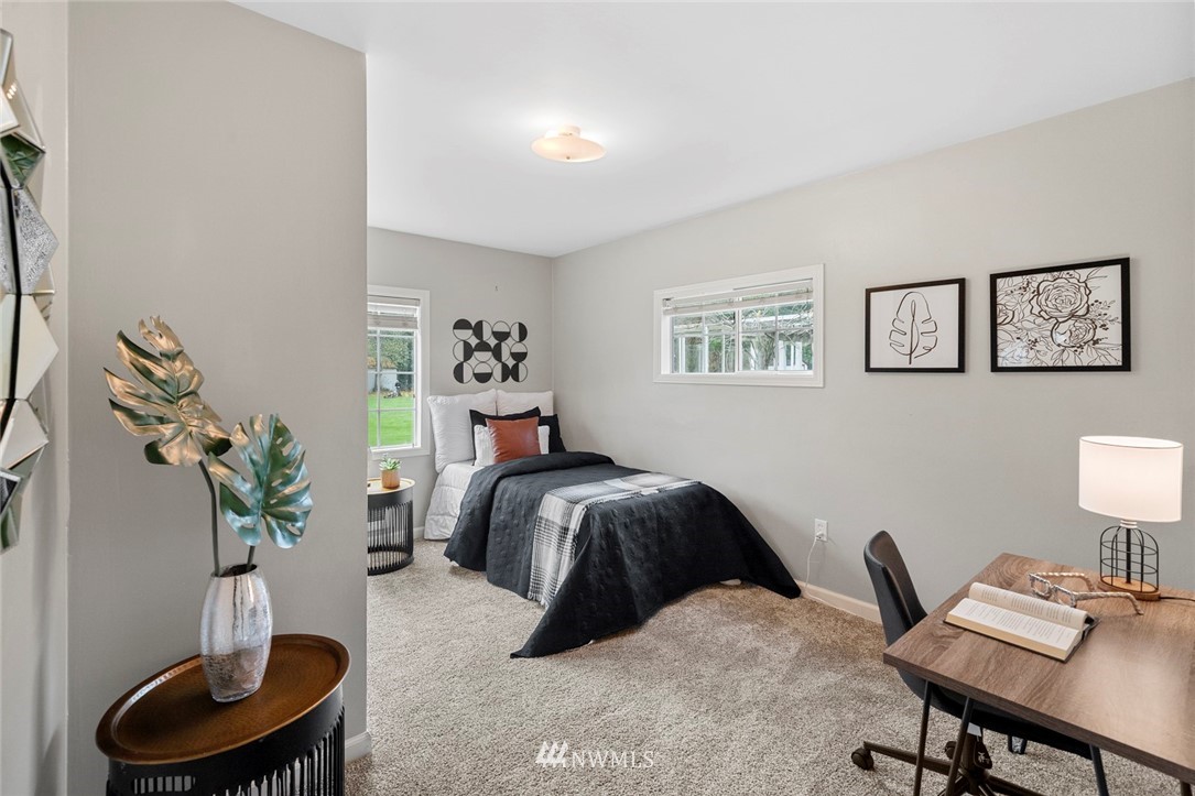 2020 Vine Road Brier, WA 98036 - Photo 9 of 34 Gallery Image 9