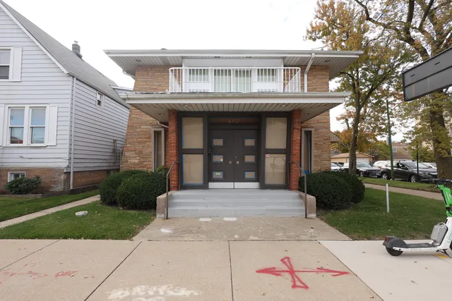 $1,850 | 3151 North Melvina Avenue, Unit 2B, Chicago, IL 60634