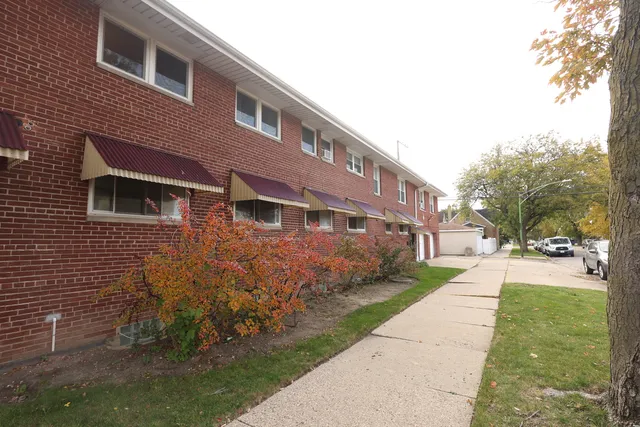 $1,900 | 3151 North Melvina Avenue, Unit 2B, Chicago, IL 60634