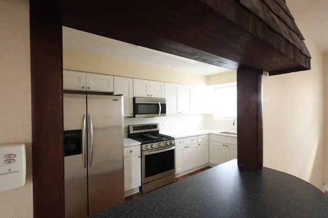 $1,900 | 3151 North Melvina Avenue, Unit 2B, Chicago, IL 60634