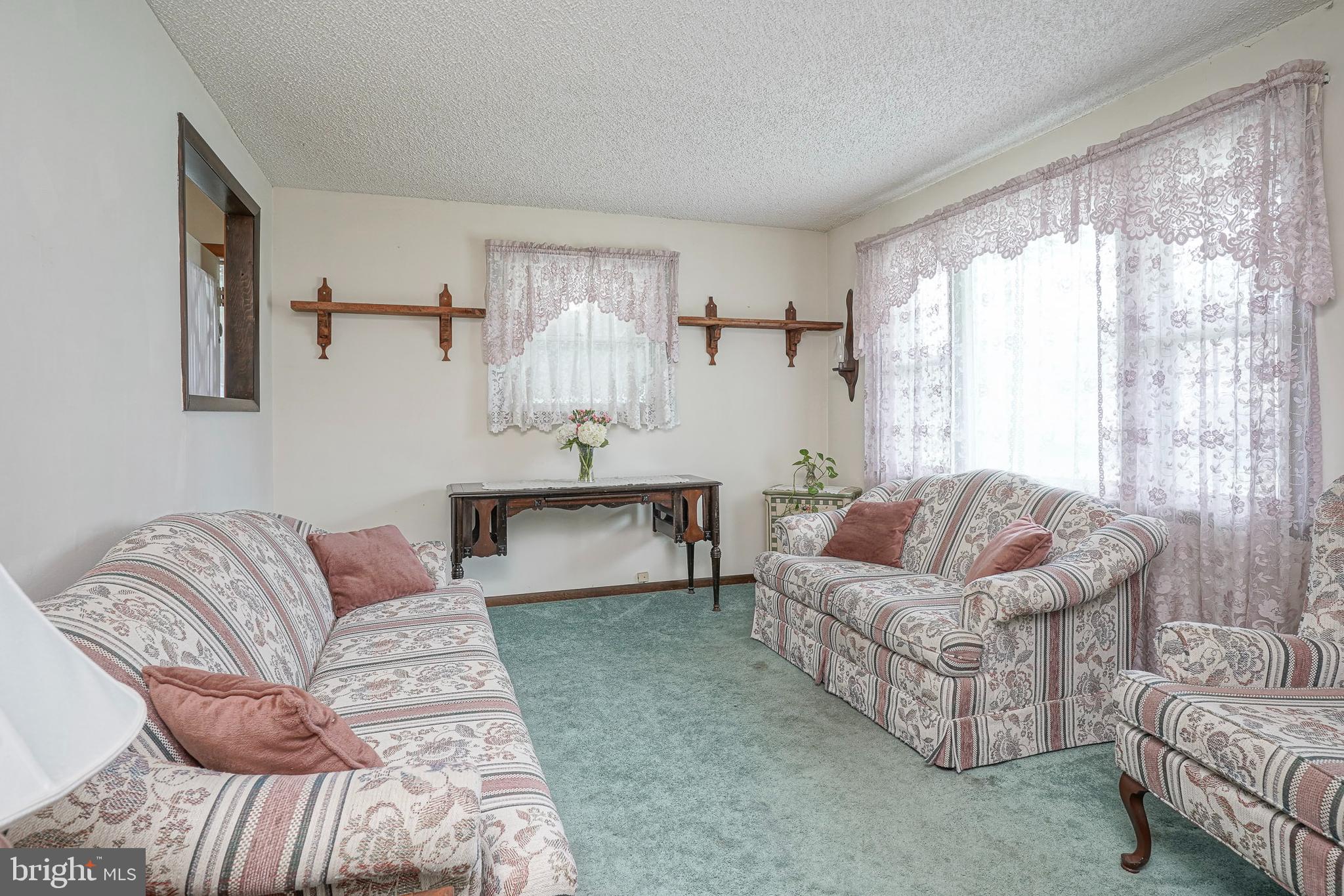 522 Cloverdale Road Blackwood, NJ 08012 - Photo 4 of 26 Living Room