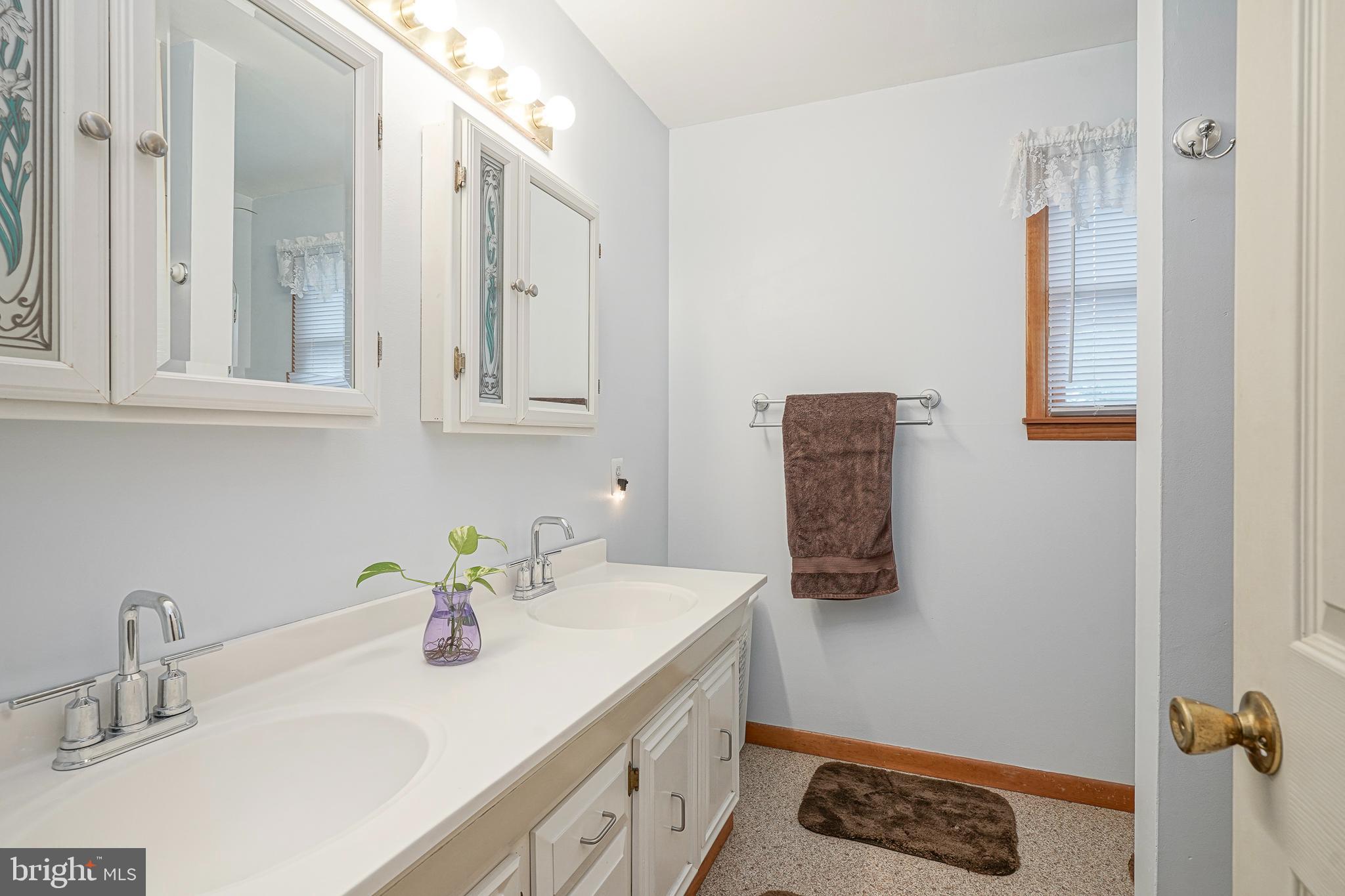 522 Cloverdale Road Blackwood, NJ 08012 - Photo 5 of 26 Bath