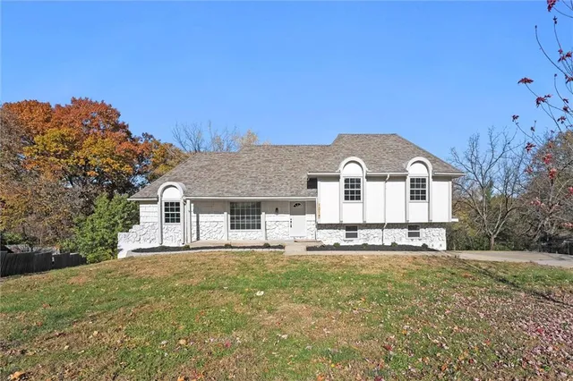 $389,000 | 1014 North Forest Lane, Liberty, MO 64068