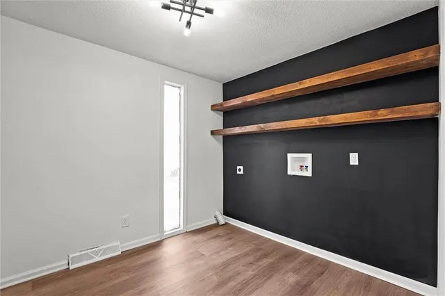 $389,000 | 1014 North Forest Lane, Liberty, MO 64068