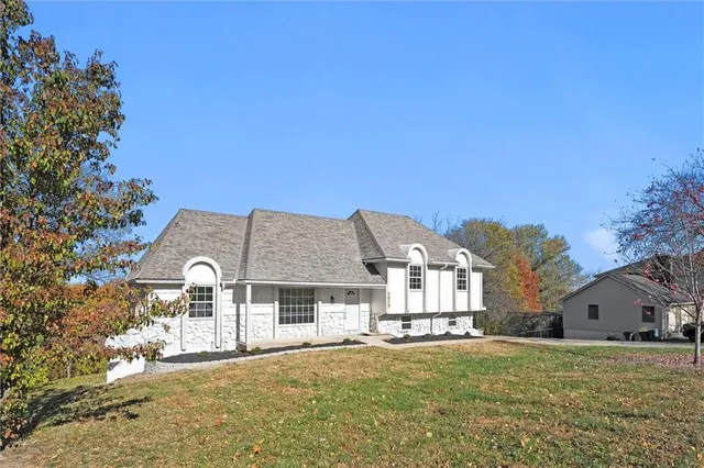$389,000 | 1014 North Forest Lane, Liberty, MO 64068