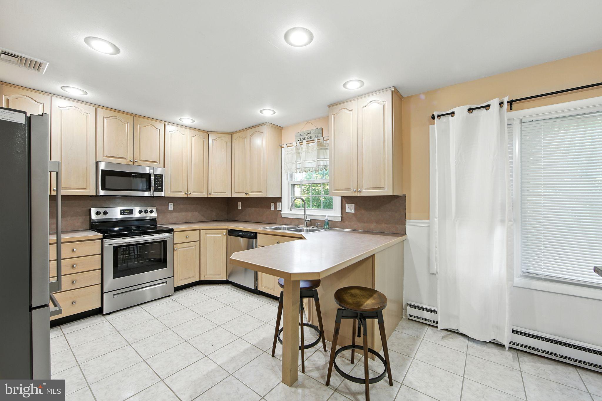 812 Mennonite Road Royersford, PA 19468 - Photo 14 of 35 Small breakfast bar/island