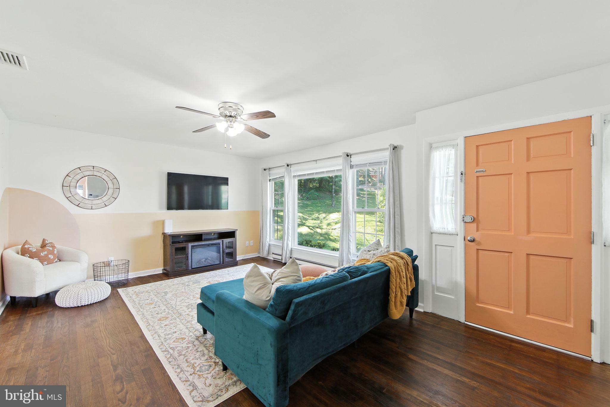 812 Mennonite Road Royersford, PA 19468 - Photo 10 of 35 Bright living room