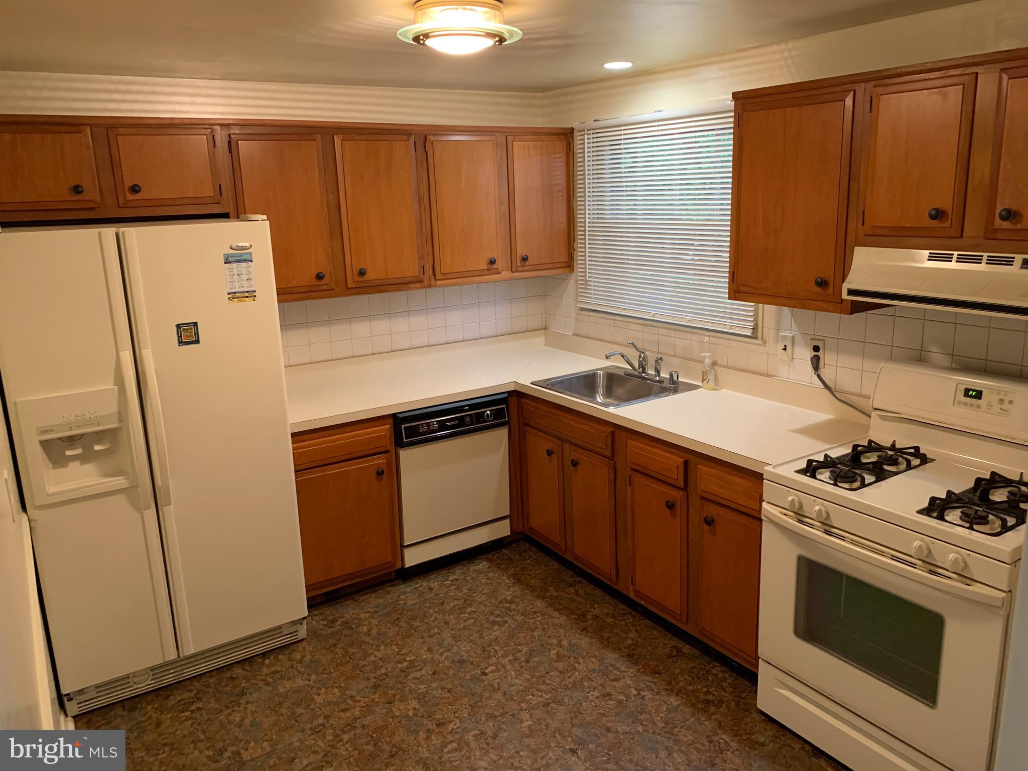 3503 St James Road Baltimore, MD 21244 - Photo 5 of 17