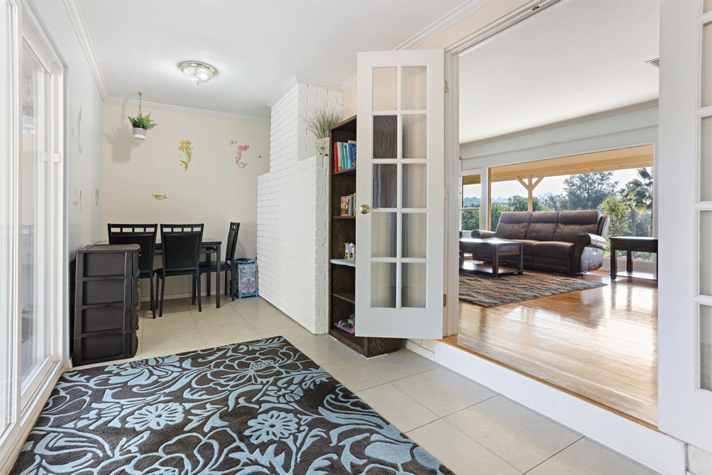 1188 Crystal Lane El Cajon, CA 92020 - Photo 18 of 26 a dining room with furniture