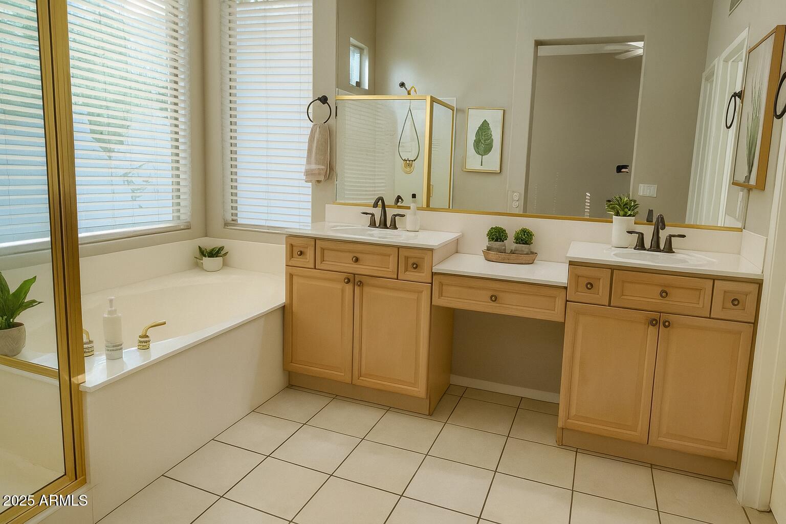231 East Krista Way Tempe, AZ 85284 - Photo 7 of 20 a spacious bathroom with a mirror sink and bathtub