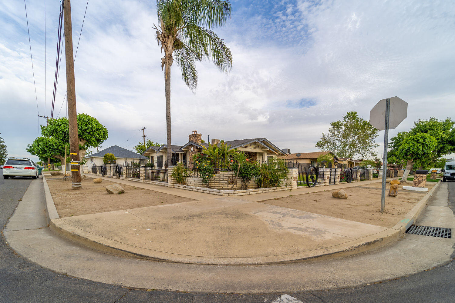 504 South R Street Tulare, CA 93274 - Photo 3 of 40 504SRSt-34