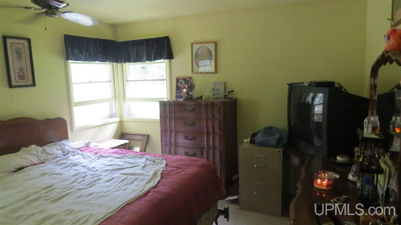 6015 18.25 Road Gladstone, MI 49837 - Photo 6 of 17 Gallery Image 6