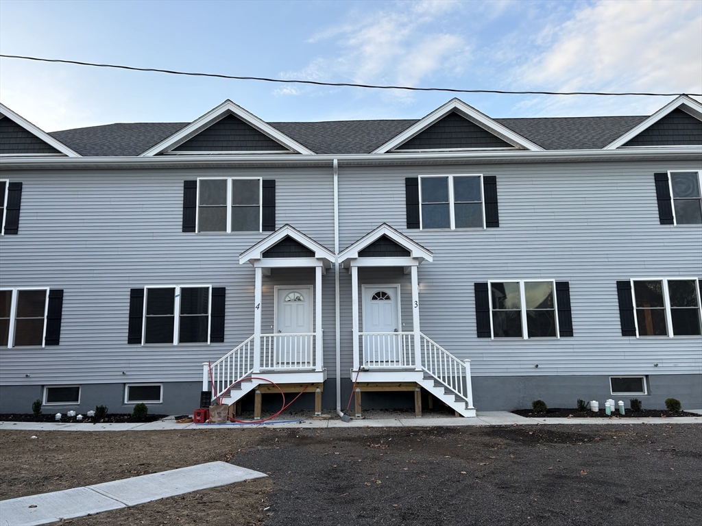 184 Avenue C, Unit 4 Woonsocket, RI 02895 - Photo 1 of 14