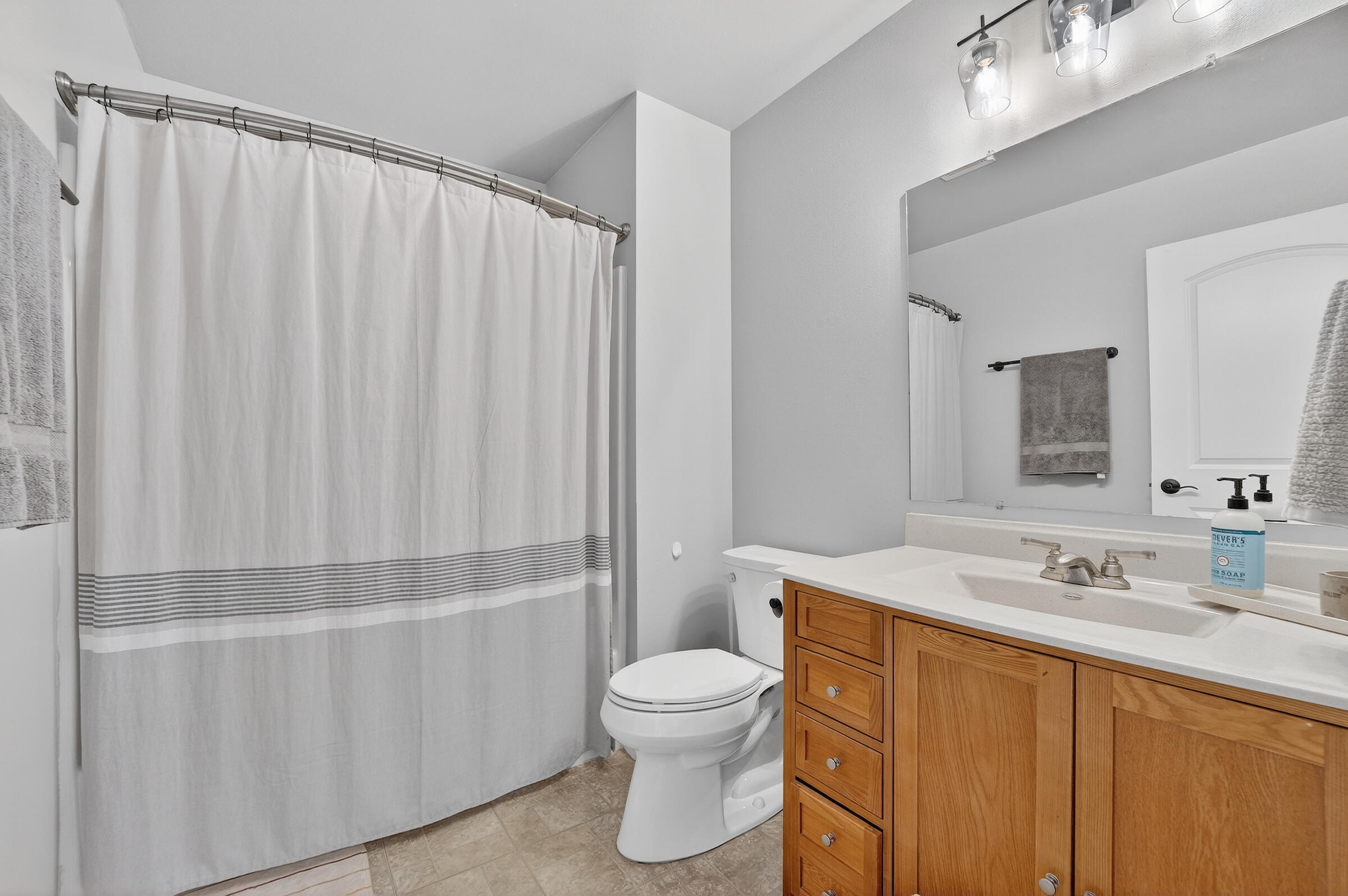 W199N17111 Ridgeway Drive Jackson, WI 53037 - Photo 14 of 29 Full 2nd bath on main