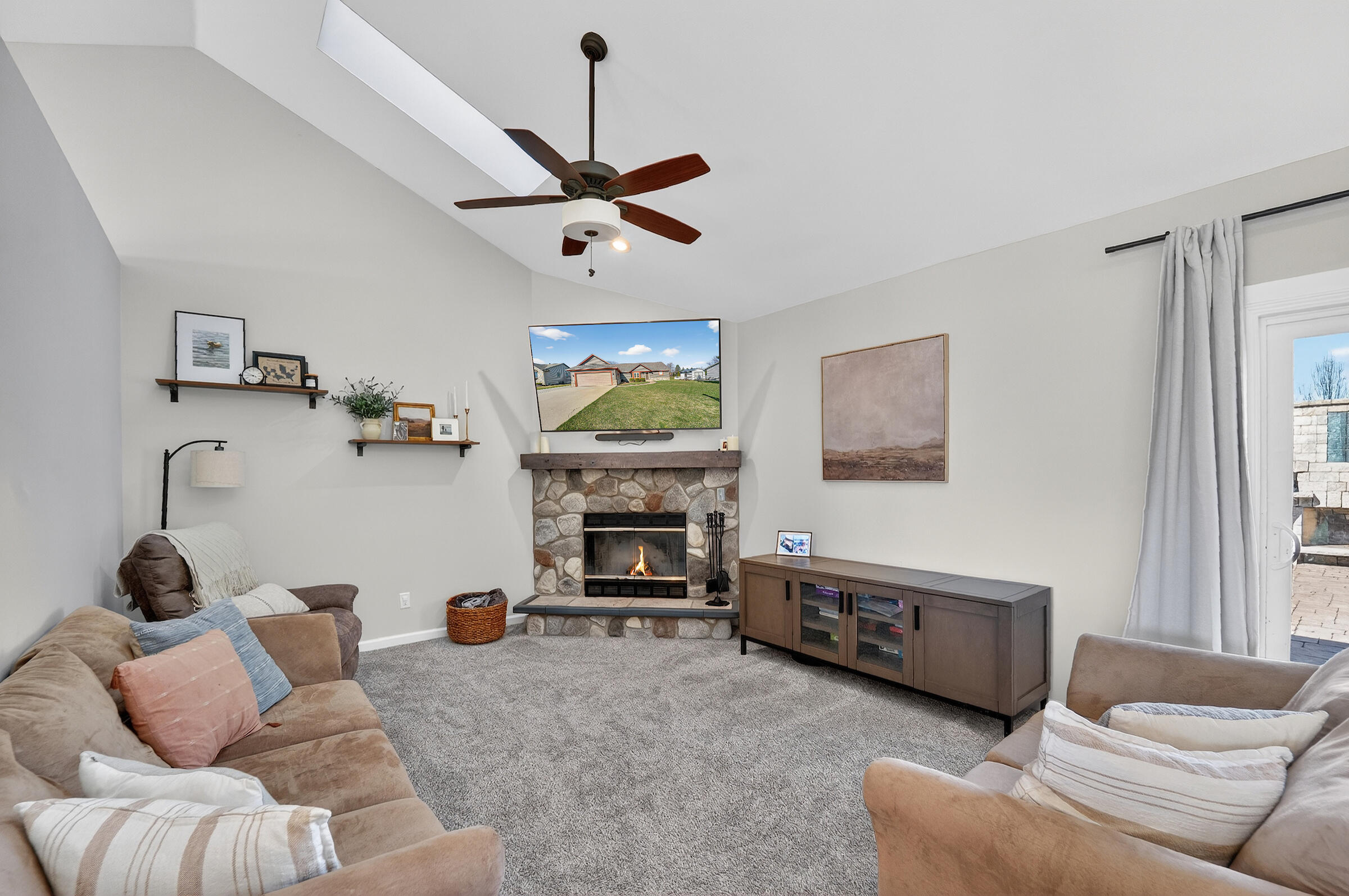 W199N17111 Ridgeway Drive Jackson, WI 53037 - Photo 2 of 29 Living room