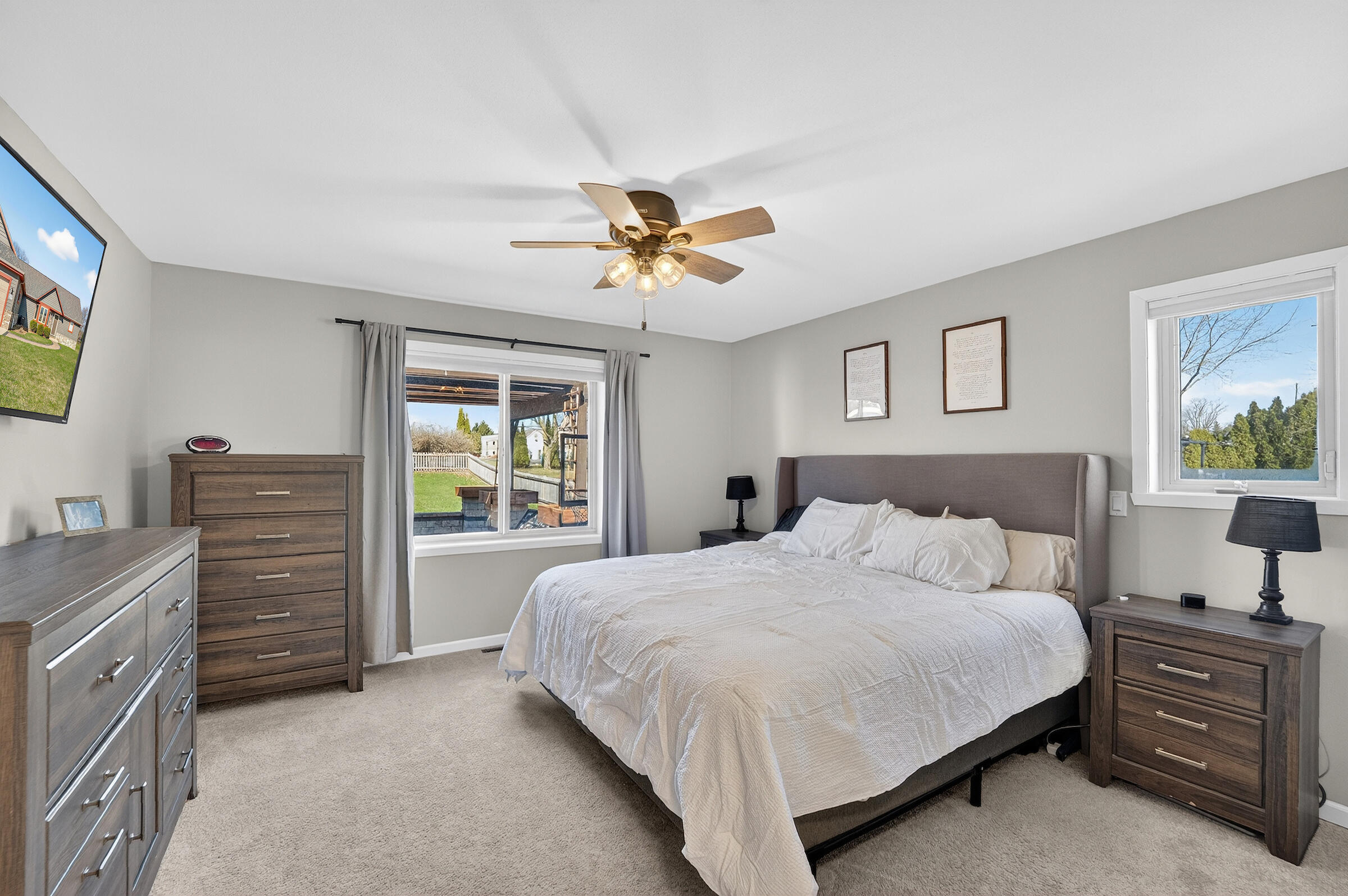 W199N17111 Ridgeway Drive Jackson, WI 53037 - Photo 9 of 29 Primary bedroom