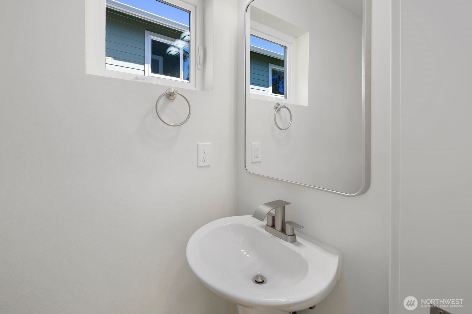 1251 Southwest 151st Street Seattle, WA 98166 - Photo 13 of 27