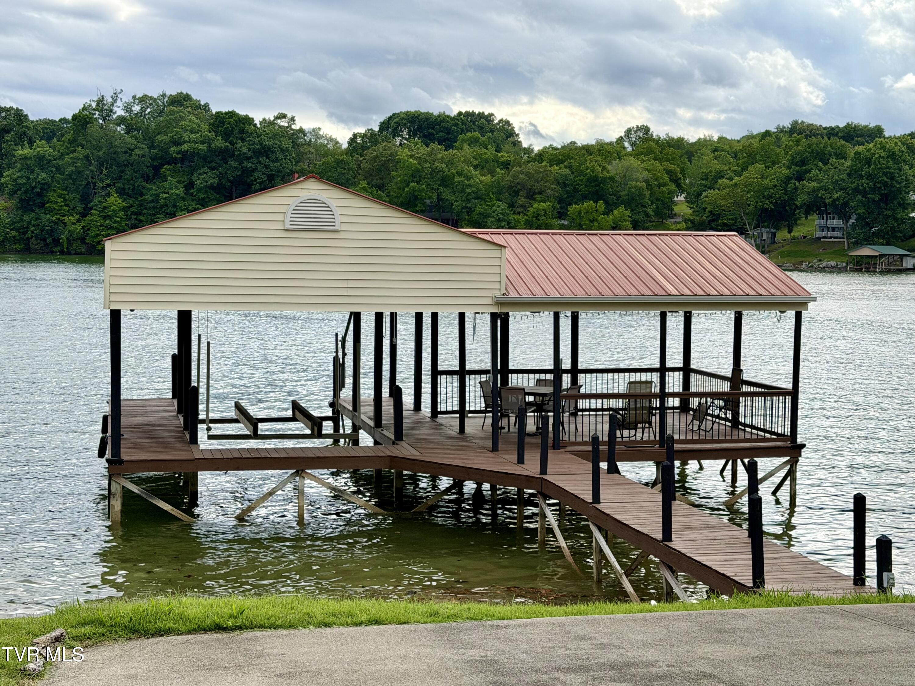 877 Summer Sound Road Piney Flats, TN 37686 - Photo 4 of 94 14