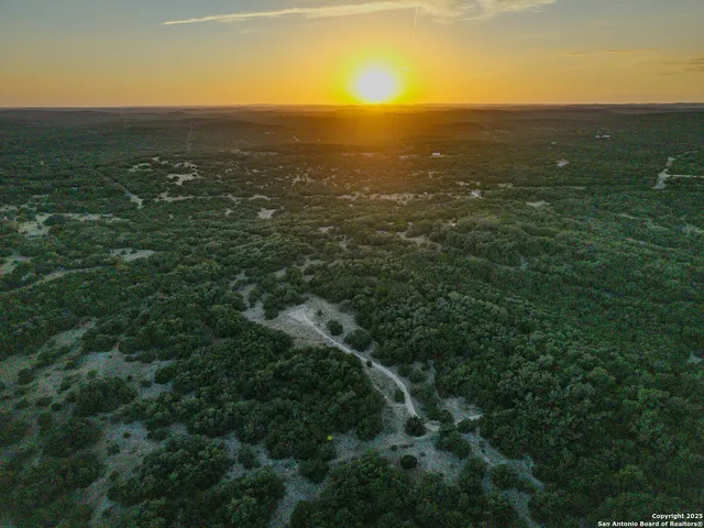 $395,000 | 510 Pr 2535 Mico Tx 78056, Mico, TX 78056