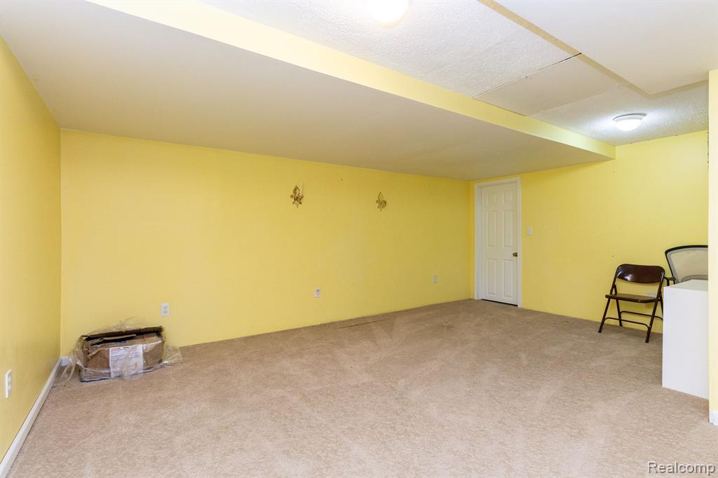 1582 Nadine Rochester Hills, MI 48307 - Photo 39 of 58