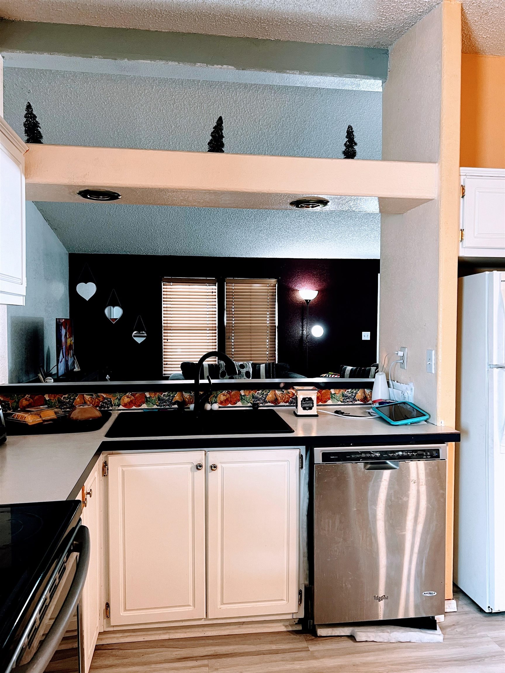 435 32 Road, Unit 450 Clifton, CO 81520 - Photo 3 of 3 a kitchen with a stove and a microwave
