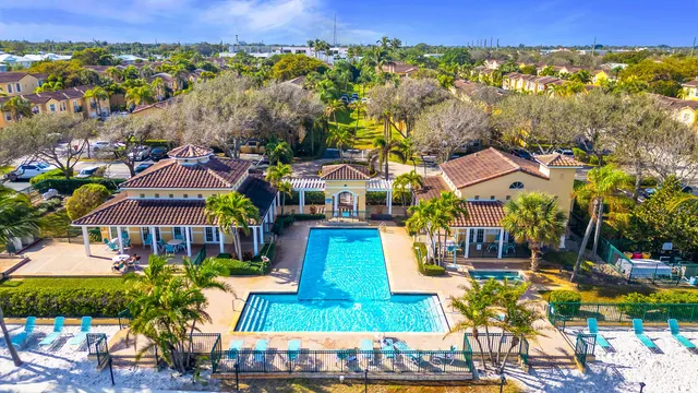 $1,850 | 1135 Lake Shore Drive, Unit 206, Lake Park, FL 33403