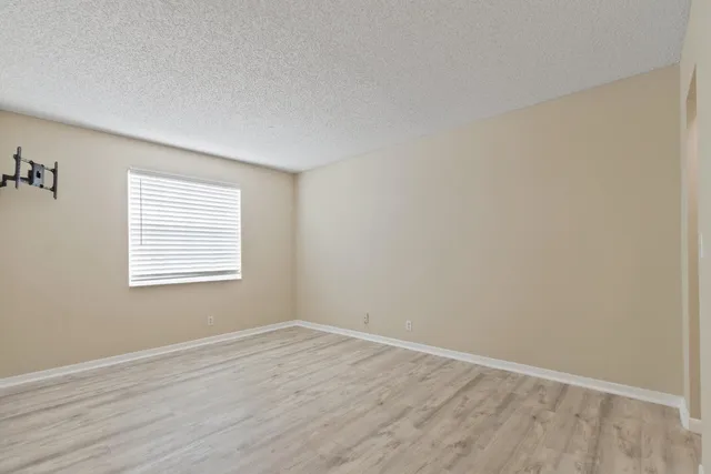 $1,850 | 1135 Lake Shore Drive, Unit 206, Lake Park, FL 33403