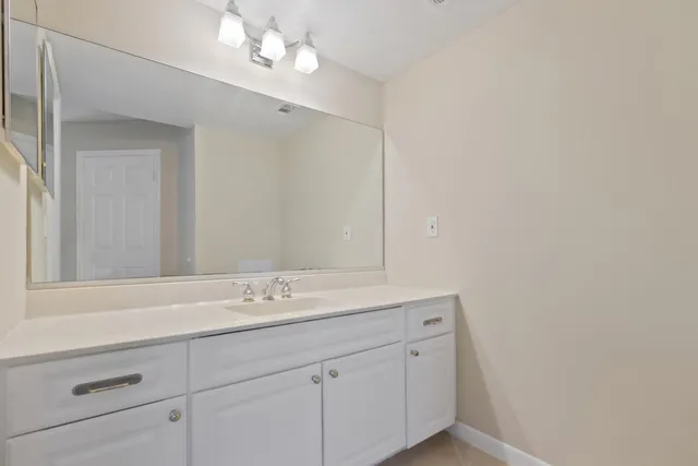 $1,850 | 1135 Lake Shore Drive, Unit 206, Lake Park, FL 33403