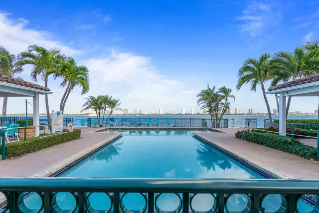 $1,850 | 1135 Lake Shore Drive, Unit 206, Lake Park, FL 33403