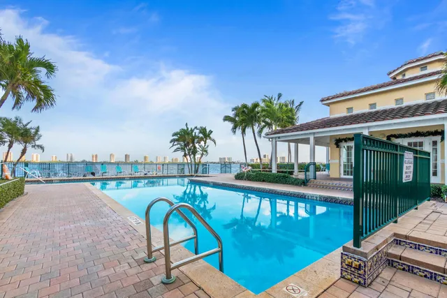 $1,850 | 1135 Lake Shore Drive, Unit 206, Lake Park, FL 33403