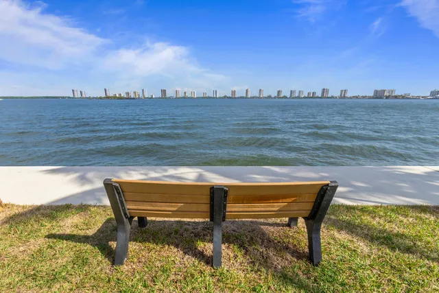 $1,850 | 1135 Lake Shore Drive, Unit 206, Lake Park, FL 33403