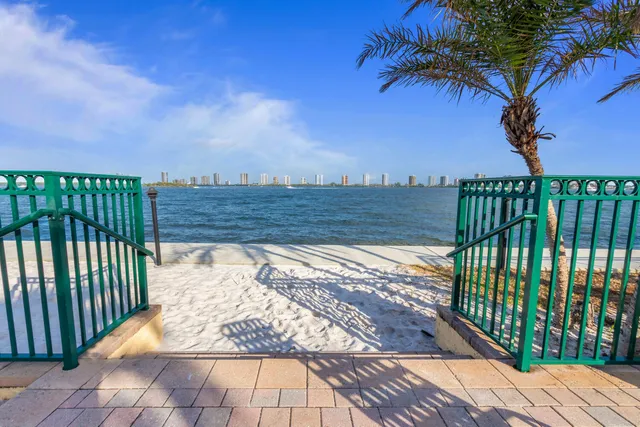 $1,850 | 1135 Lake Shore Drive, Unit 206, Lake Park, FL 33403