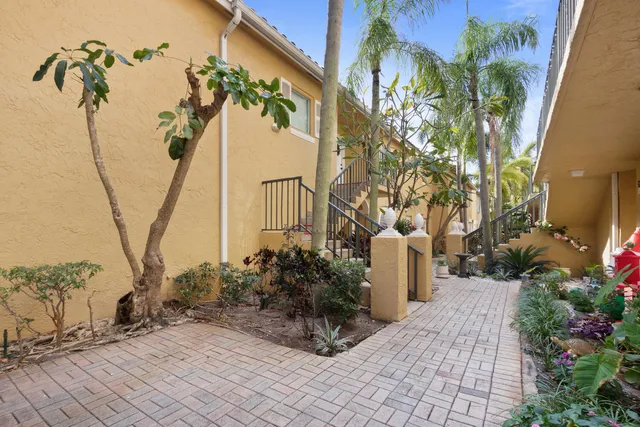 $1,850 | 1135 Lake Shore Drive, Unit 206, Lake Park, FL 33403