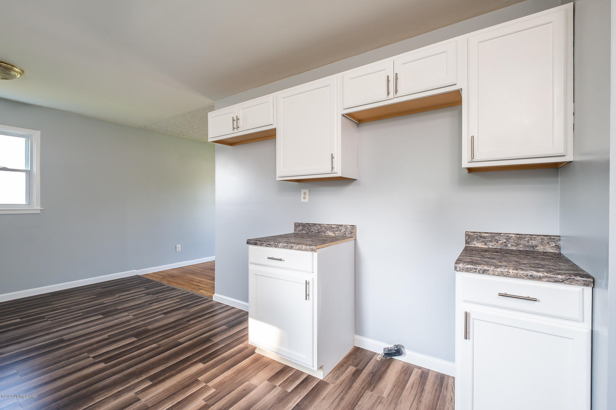 9107 New Maple Road Louisville, KY 40229 - Photo 12 of 26 Kitchen