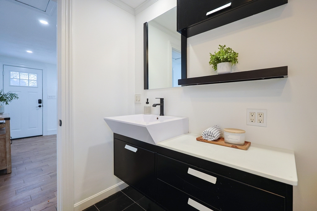 232 Pleasant Street Melrose, MA 02176 - Photo 19 of 37